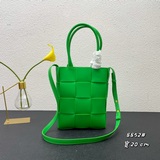 casset mini tote Плетеная сумка прямоугольной формы с классическими элементами п
