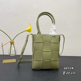 casset mini tote Плетеная сумка прямоугольной формы с классическими элементами п