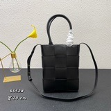 casset mini tote Плетеная сумка прямоугольной формы с классическими элементами п