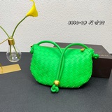 Сумка Turn bag, плетеная, подмышечная, полумесячного типа, с классическими элеме
