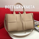 Популярная во всем мире модель Bottega Veneta Marie была представлена в блоге и 