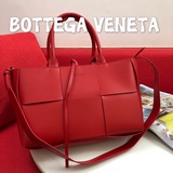 Популярная во всем мире модель Bottega Veneta Marie была представлена в блоге, и