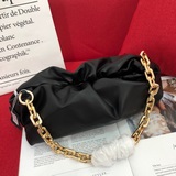Большой без бретелей Bottega Veneta The Chain Ouch. Недавно действительно.