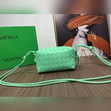 Новый дизайн от известного дизайнера Dabiel Lee из Bottega Veneta. Модный плетен