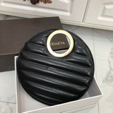 Bottega Veneta круглые сумки, модные новинки, которые пользуются популярностью у