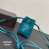 Ручно плетеные маленькие ведерки. Новейшая милая вещь от BV, продолжающая минима