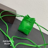 Ручно плетеные маленькие ведерки. Новейшая милая вещь от BV, продолжающая минима