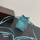 Ручно плетеные маленькие ведерки. Новейшая милая вещь от BV, продолжающая минима