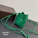 Ручно плетеные маленькие ведерки. Новейшая милая вещь от BV, продолжающая минима