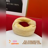 Мини-сумка с завязками в новом дизайне сохраняет традиционные для BV элементы пл