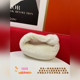 Мини-сумка с завязками в новейшем дизайне сохраняет традиционные для BV элементы