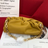 Большой без бретелей Bottega Veneta The Chain Ouch. Недавно действительно.