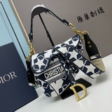 (в комплекте с коробкой) 【Dior saddle】 Большой размер： 25,5 x 20 x 6.