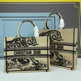 【Di0r Book Tote】 Большинство людей, приобретая товары роскошных брендов, в перву