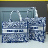 【Di0r Book Tote】 Большинство людей, приобретая товары роскошных брендов, в перву