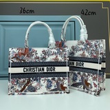 【Di0r Book Tote】 Большинство людей, приобретая товары роскошных брендов, в перву