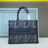 【Di0r Book Tote】 Большинство людей, приобретая товары роскошных брендов, в перву