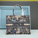 【Di0r Book Tote】 Большинство людей, приобретая товары роскошных брендов, в перву