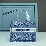 Маленькая сумка с синей вышивкой 26,5 см BOOK TOTE. Эта сумка Book Tote изготовл
