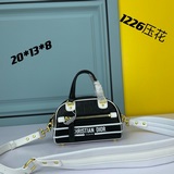 DIOR Новая коллекция этого сезона сочетает в себе классический спортивный стиль 