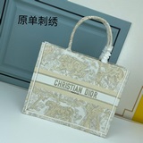 【Di0r Book Tote】 Большинство людей, приобретая товары роскошных брендов, в перву