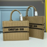 【Di0r Book Tote】 Большинство людей, приобретая товары роскошных брендов, в перву