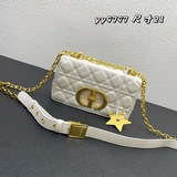Маленькая сумка с пятиконечной звездой — новая модель Dior с пятиконечной ремешк