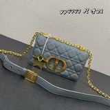 Маленькая сумка с пятиконечной звездой — новая модель Dior с пятиконечной ремешк