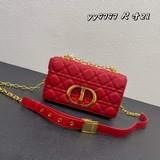Маленькая сумка с пятиконечной звездой — новая модель Dior с пятиконечной ремешк