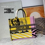 Сумка TOTE. Сумка Book Tote была создана Марией Кагглс.