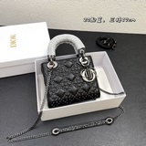 В комплекте с футляром. С заклепками. Сумка Lady Dior с тремя отделениями, модел