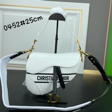 Сумка Dior Oblique Saddle Bag (полностью из кожи с синим плечевым ремнем) в бело