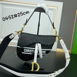 Сумка Dior Oblique Saddle Bag (полностью из кожи с синим плечевым ремнем) выполн