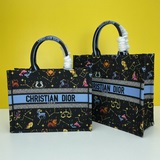 【Di0r Book Tote】 Большинство людей, приобретая товары роскошных брендов, в перву