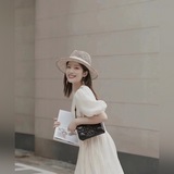 Новая цепочная сумка Dior Caro этого сезона воплощает дух высокой моды Dior в пр
