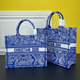 【Di0r Book Tote】 Большинство людей, приобретая товары роскошных брендов, в перву