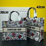 【Di0r Book Tote】 Большинство людей, приобретая товары роскошных брендов, в перву