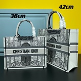 【Di0r Book Tote】 Большинство людей, приобретая товары роскошных брендов, в перву