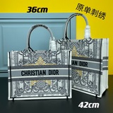 【Di0r Book Tote】 Большинство людей, приобретая товары роскошных брендов, в перву
