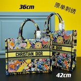 【Di0r Book Tote】 Большинство людей, приобретая товары роскошных брендов, в перву