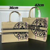 【Di0r Book Tote】 Большинство людей, приобретая товары роскошных брендов, в перву