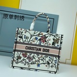 【Di0r Book Tote】 Большинство людей, приобретая товары роскошных брендов, в перву
