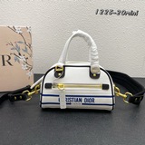 DIOR Новая коллекция этого сезона сочетает в себе классический спортивный стиль 