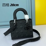 【Lady Dior, средний размер, 20 см】 В комплекте с шелковым шарфом. Размеры： 20 x 