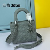 【Lady Dior, средний размер, 20 см】 В комплекте с шелковым шарфом. Размеры： 20 x 