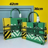 【Di0r Book Tote】 Большинство людей, приобретая товары роскошных брендов, в перву