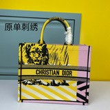 【Di0r Book Tote】 Большинство людей, приобретая товары роскошных брендов, в перву