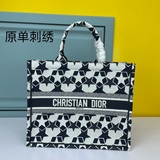 【Di0r Book Tote】 Большинство людей, приобретая товары роскошных брендов, в перву