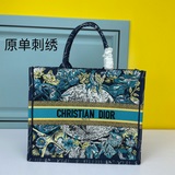 【Di0r Book Tote】 Большинство людей, приобретая товары роскошных брендов, в перву