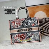 Сумка TOTE. Сумка Book Tote была создана Марией Кагглс.